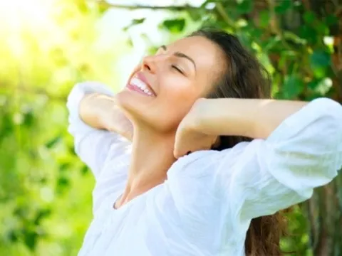 5 mẹo đơn giản này sẽ giúp bạn làm mới tinh thần, nuôi dưỡng cảm xúc lành mạnh và tận hưởng mỗi ngày