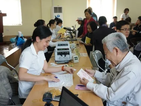 Người từ 75 tuổi trở lên đang hưởng trợ cấp hưu trí xã hội được hưởng 100% chi phí khám, chữa bệnh