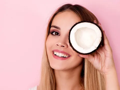 Cách sử dụng dầu dừa dưỡng mi tại nhà