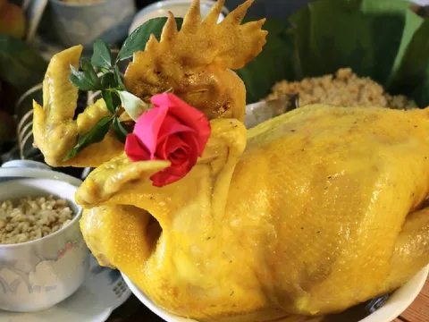 Luộc gà cứ làm thêm bước này, đảm bảo thịt ngọt mềm, da vàng giòn, không bị nứt