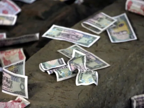 Có 5 thói quen xấu này vô tình khiến tiền bạc thất thoát, tài lộc tiêu tán