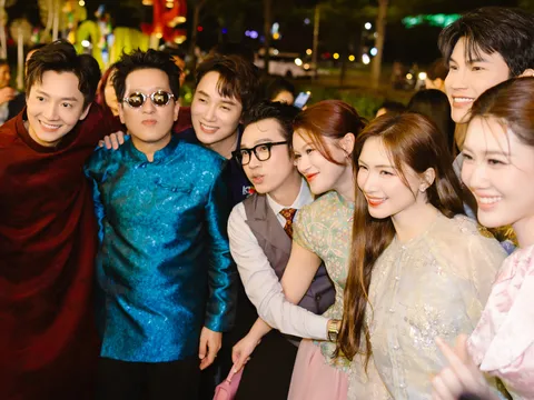 Thảm đỏ Ai Thương Ai Mến “bùng nổ” dàn sao Việt, showbiz rủ nhau diện áo dài về miền Tây xưa