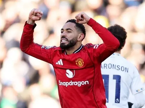 Cunha khiến chảo lửa Elland Road câm lặng