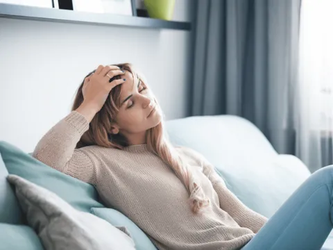 Cơn buồn ngủ ập đến sau khi ăn, có thể cho biết loại bệnh này