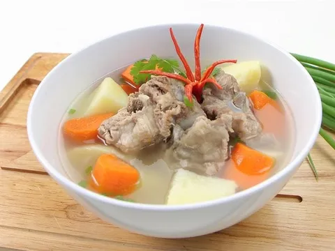Cách nấu canh xương ngon ngọt nước, không cần dùng mì chính
