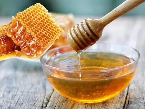 Cách uống nước muối ấm mật ong buổi sáng thải độc cơ thể, không hại dạ dày