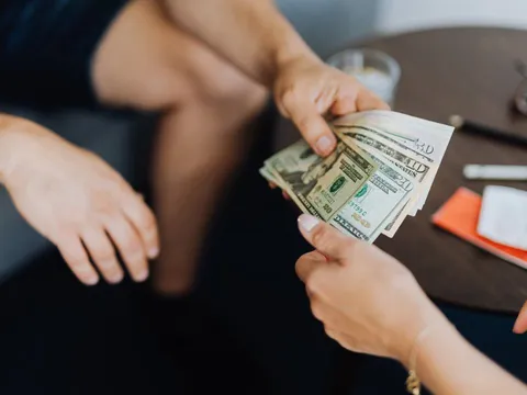 Khi có người hỏi vay tiền, 3 câu nên nói để từ chối khéo, không sợ mất lòng