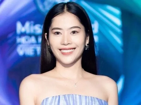 Nam Em gây tranh cãi dữ dội với động tác trình diễn khi đi hát