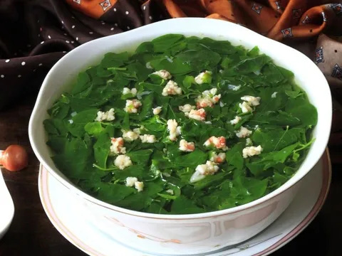 Chợ Việt có 5 loại rau giàu canxi hơn sữa, nhiều người không biết mà mua