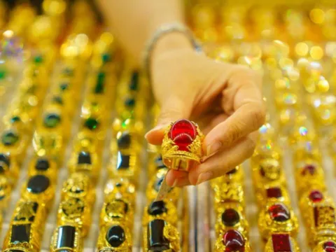 Giá vàng hôm nay 10/1/2026 tăng vọt, lập kỷ lục mới sát 160 triệu đồng/lượng