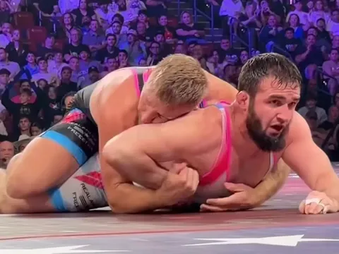 Kyle Dake phục hận thành công, hạ gục Kadimagomedov trong màn tái đấu Olympic nghẹt thở