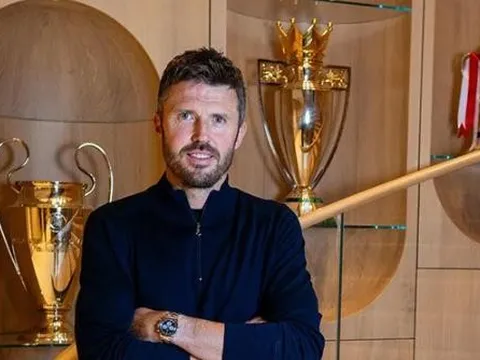 Carrick nhận lệnh đưa MU trở lại Champions League