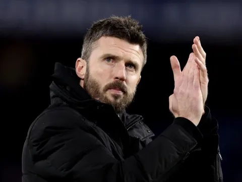 14 ngày điên rồ đưa Carrick từ thiên đường về ghế nóng MU