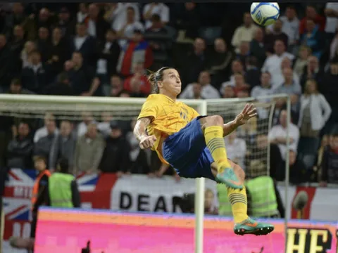 Zlatan Ibrahimovic và cú ngả người bẻ gãy mọi định luật