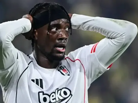 Tammy Abraham gật đầu với Aston Villa