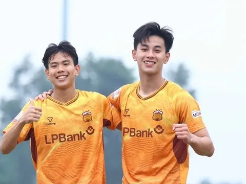 "Hot boy" Gia Bảo lập cú đúp, U19 HAGL thắng 6-2