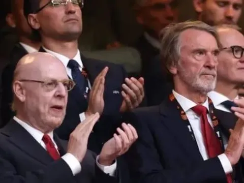 Giới chủ MU họp khẩn tại Carrington để giải quyết khủng hoảng