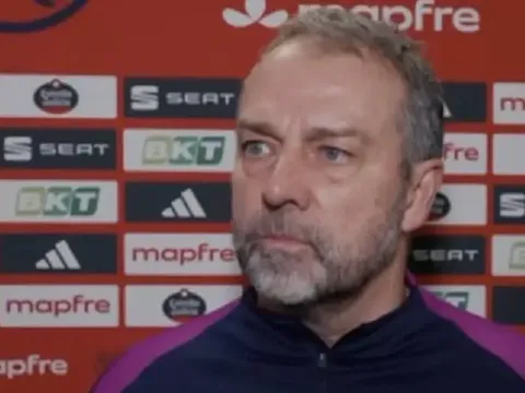 Flick chỉ tên người hùng cứu Barca thoát hiểm