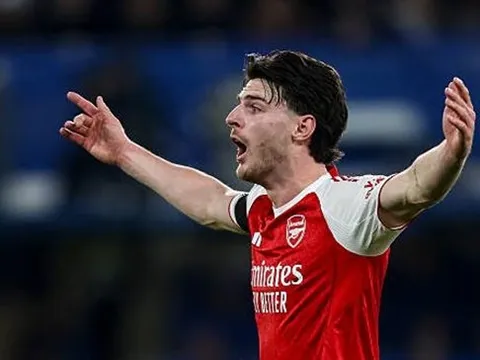 Rice nổi nóng, văng tục với trợ lý HLV Arsenal