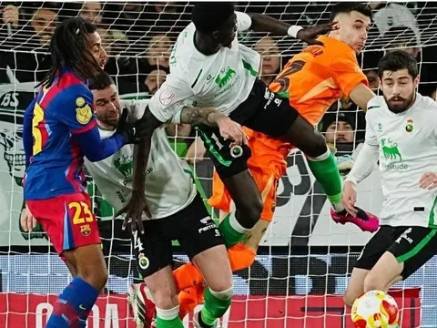 Ferran Torres thán phục pha cứu thua quyết định của Joan Garcia