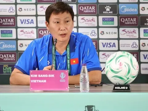 HLV Kim Sang-sik chỉ tên 2 ngòi nổ nguy hiểm của U23 UAE
