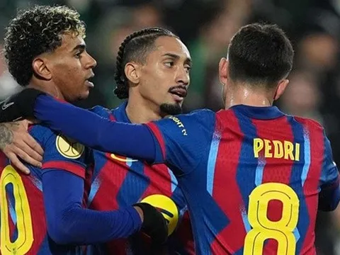 Yamal chạm mốc 10 bàn và 11 kiến tạo cho Barca