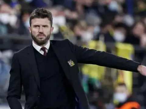 Carrick cởi trói hàng công MU bằng sơ đồ 4-2-3-1