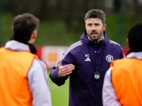 Paul Parker cảnh báo Carrick về tử huyệt của Man Utd ở trận đấu Man City