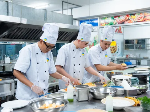 Từ giảng đường đến bàn tiệc: Chuỗi đồ án nhà hàng của sinh viên HUTECH ghi dấu ấn chuyên nghiệp