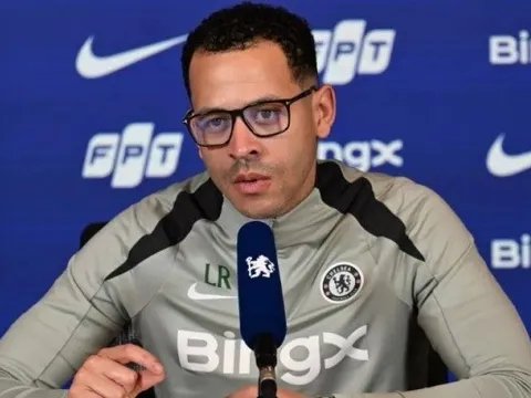 Rosenior bảo vệ lối đá của Chelsea trước trận gặp Brentford