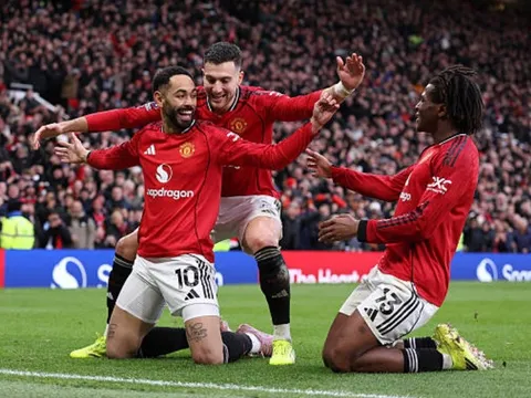 Carrick ra mắt hoàn hảo, MU bắn hạ Man City 2-0 tại Old Trafford