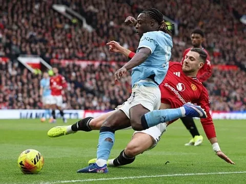 Bernardo Silva khẳng định Dalot xứng đáng nhận thẻ đỏ