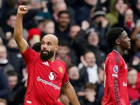 Neville nêu tên 2 sao MU xuất sắc ở trận thắng Man City