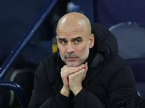 Pep từ chối đổ lỗi cho Dalot, thừa nhận Man Utd hay hơn