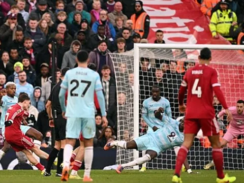 Wirtz lập siêu phẩm khiến Dawson phấn khích