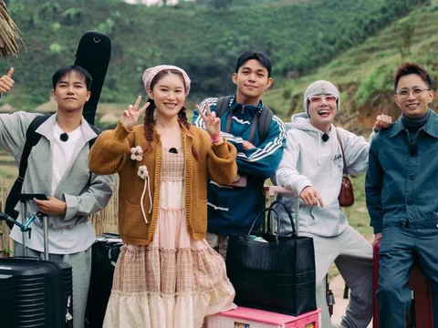 Gia Đình HaHa tập 16: Út Khánh “lộ chiêu” dùng “font bạc” để được khen, Anh Ba Nam căng thẳng ra mặt