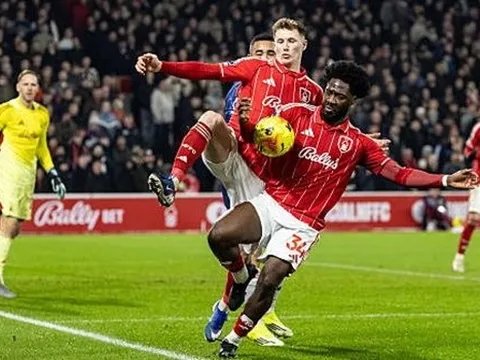 NHA xác nhận bóng chạm vai Aina vụ Arsenal mất phạt đền