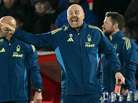 Dyche tuyên bố dẹp bóng đá nếu Arsenal hưởng phạt đền