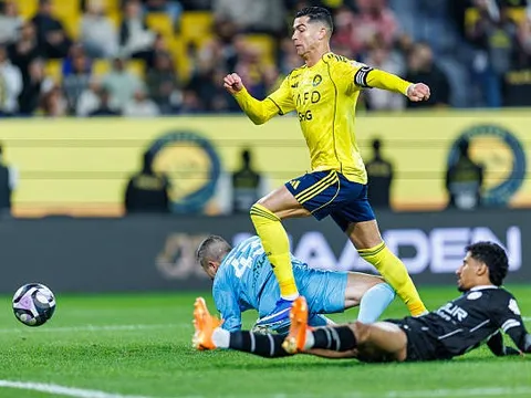 Ronaldo im tiếng, Al-Nassr vất vả hạ 10 người Al-Shabab