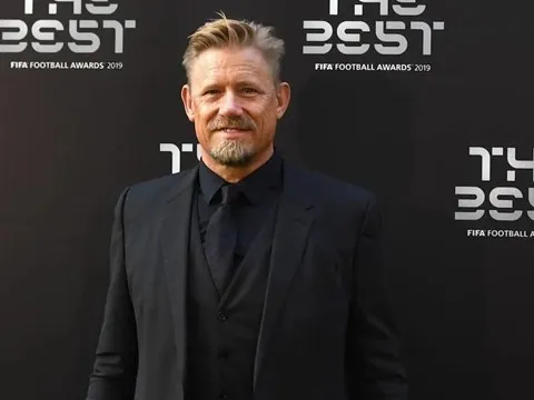 Schmeichel ngất ngây vì MU đá như thời Sir Alex