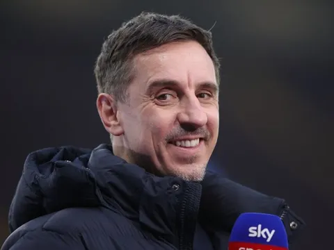 Gary Neville thấy hình bóng Cantona ở Bruno Fernandes