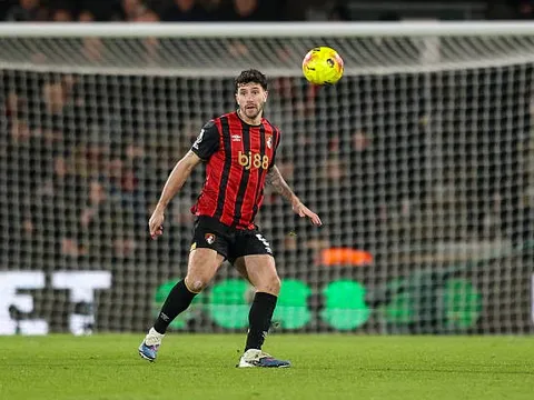 Chelsea chốt 3 mục tiêu trung vệ ở chợ Đông