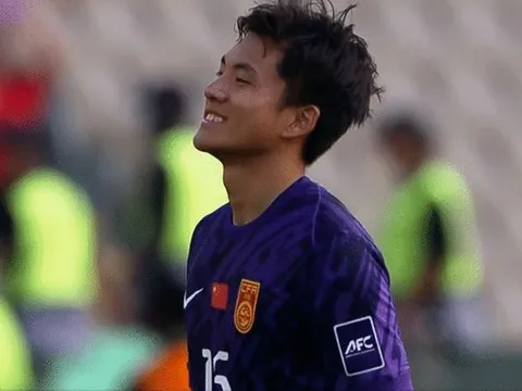 Li Hao thừa nhận diễn kịch với chai nước để hạ Uzbekistan