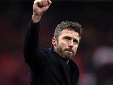 Carrick hồi sinh đôi cánh MU, sửa sai cho Amorim