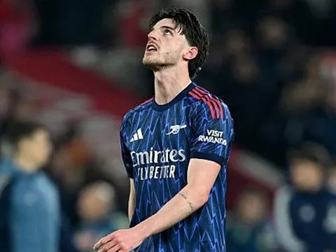 Rice văng tục khi Arsenal lỡ thời cơ bỏ xa Man City