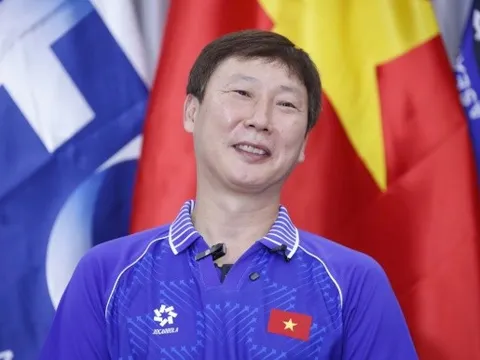 HLV Kim Sang-sik liên tục khuất phục dàn thầy ngoại danh tiếng