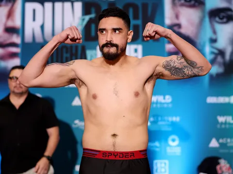 Raul Curiel vượt khó trước 'kẻ đóng thế', tiếp tục hành trình bất bại