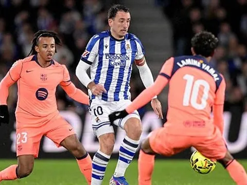 Barcelona ôm hận trước Sociedad vì VAR và cột dọc