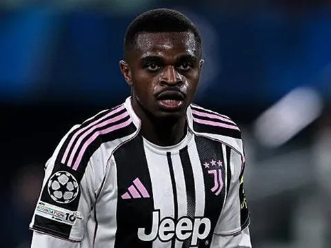Juventus báo tin buồn cho Man Utd vụ Kalulu