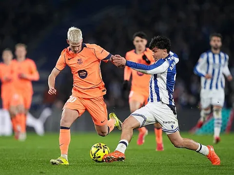 Hàng công phung phí làm hại Barca trước Sociedad